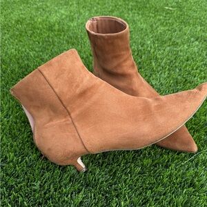 Tahari Women's Tan Suede Pointed-Toe Kitten Heel Ankle Boots